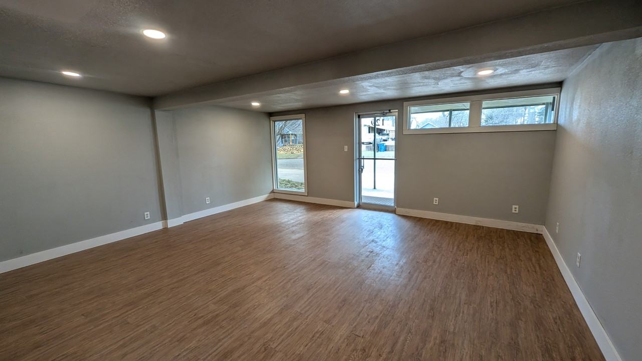 129 W Walker St #1 - Photo 4 of 24