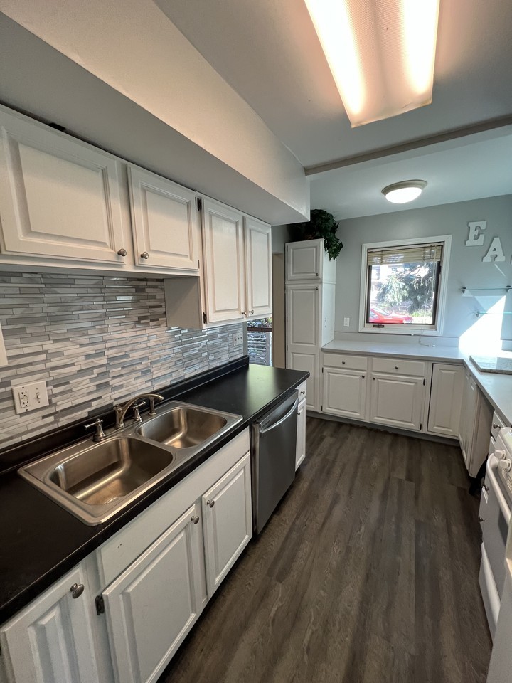 122 Whitehills Dr #122 - Photo 3 of 17
