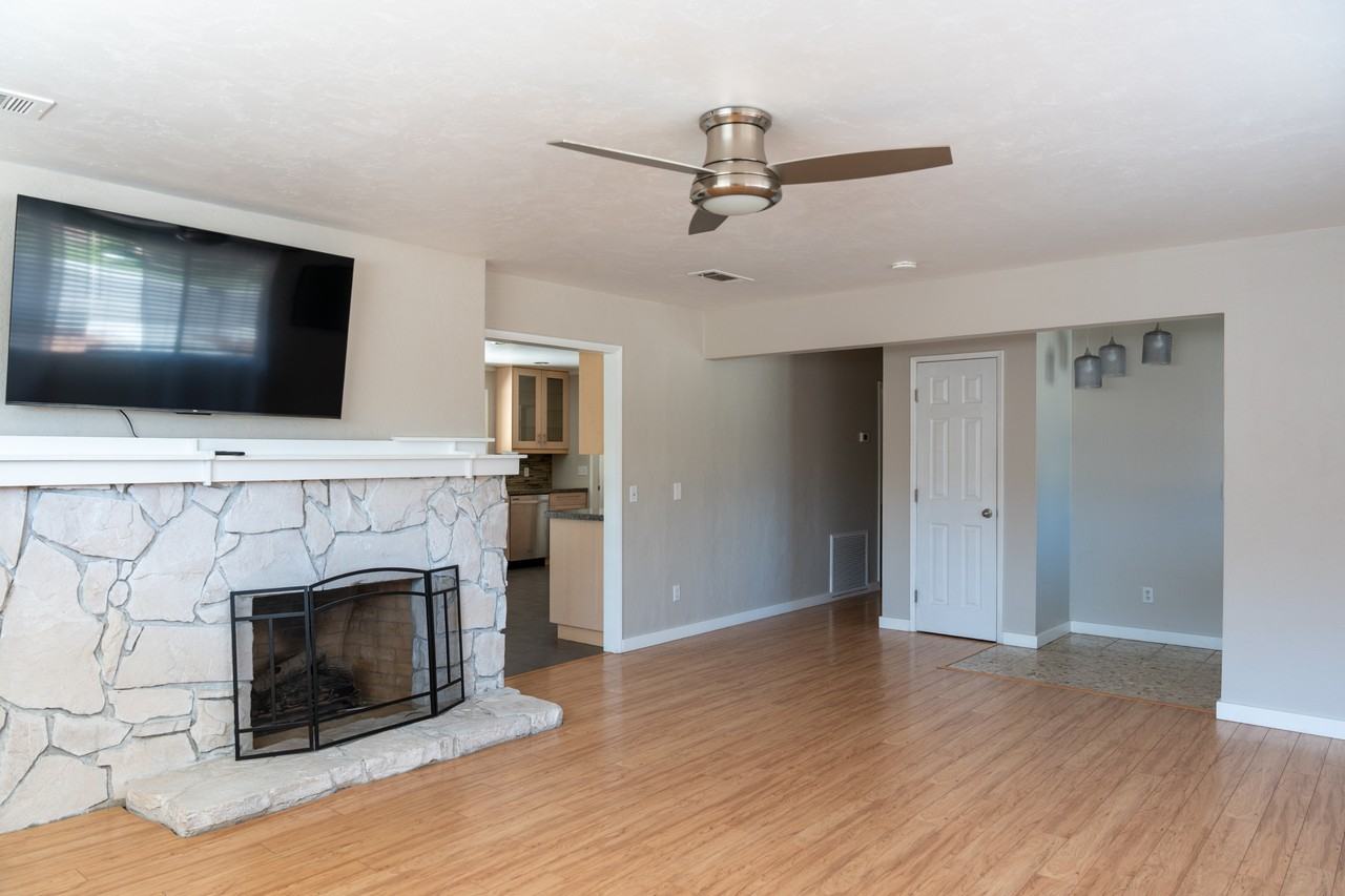 3339 West Cambridge Avenue #1 - Photo 5 of 21