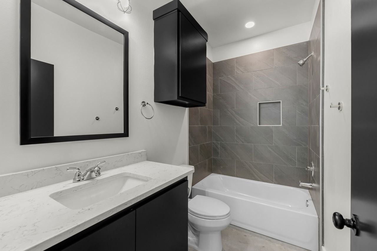 201 201 Lynn Drive B #B - Photo 3 of 10