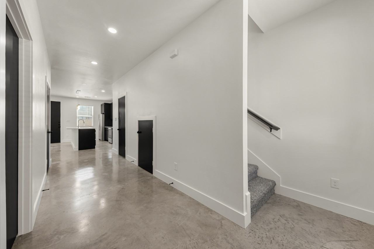 201 201 Lynn Drive B #B - Photo 4 of 10