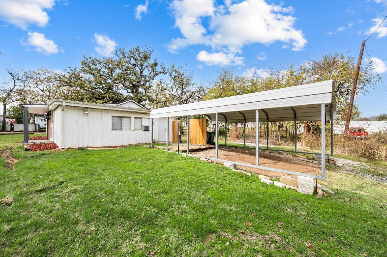 705 Moseley St - Photo 3 of 17