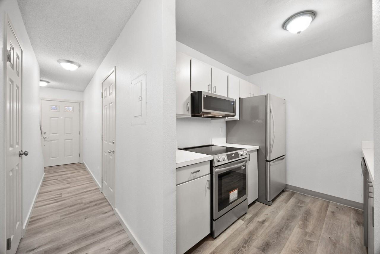 814 Pike St Ne - Photo 2 of 35