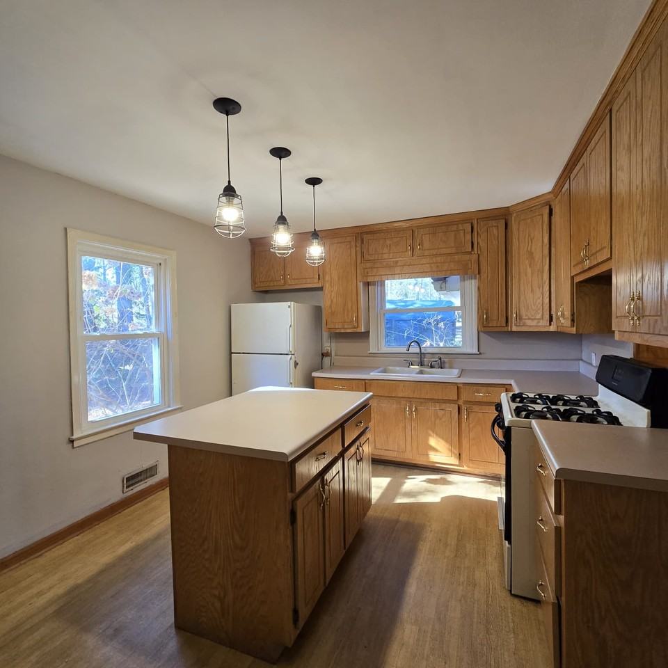 1057 Woodland Way - Photo 5 of 12