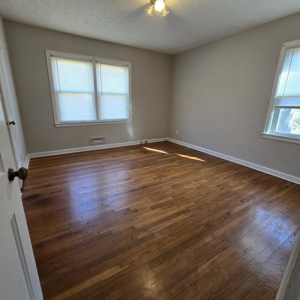 1057 Woodland Way - Photo 7 of 12