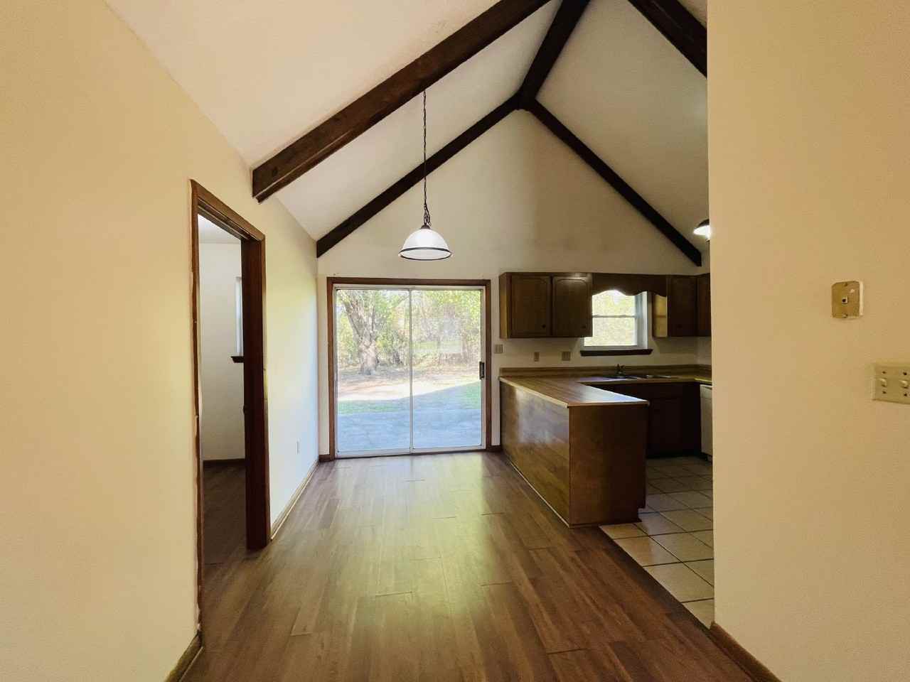 111 Hancock St - Photo 4 of 11