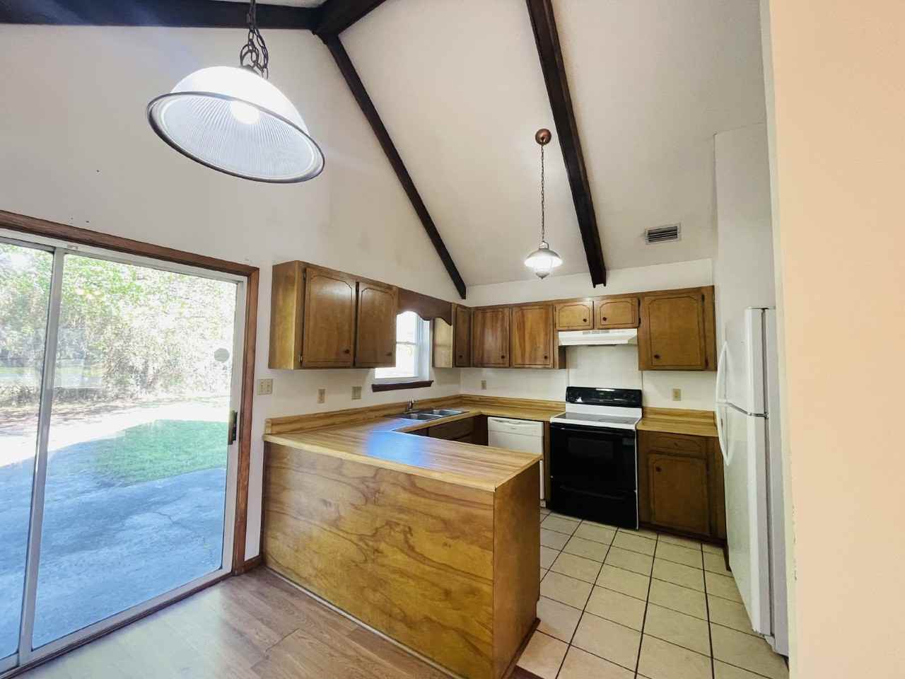 111 Hancock St - Photo 5 of 11