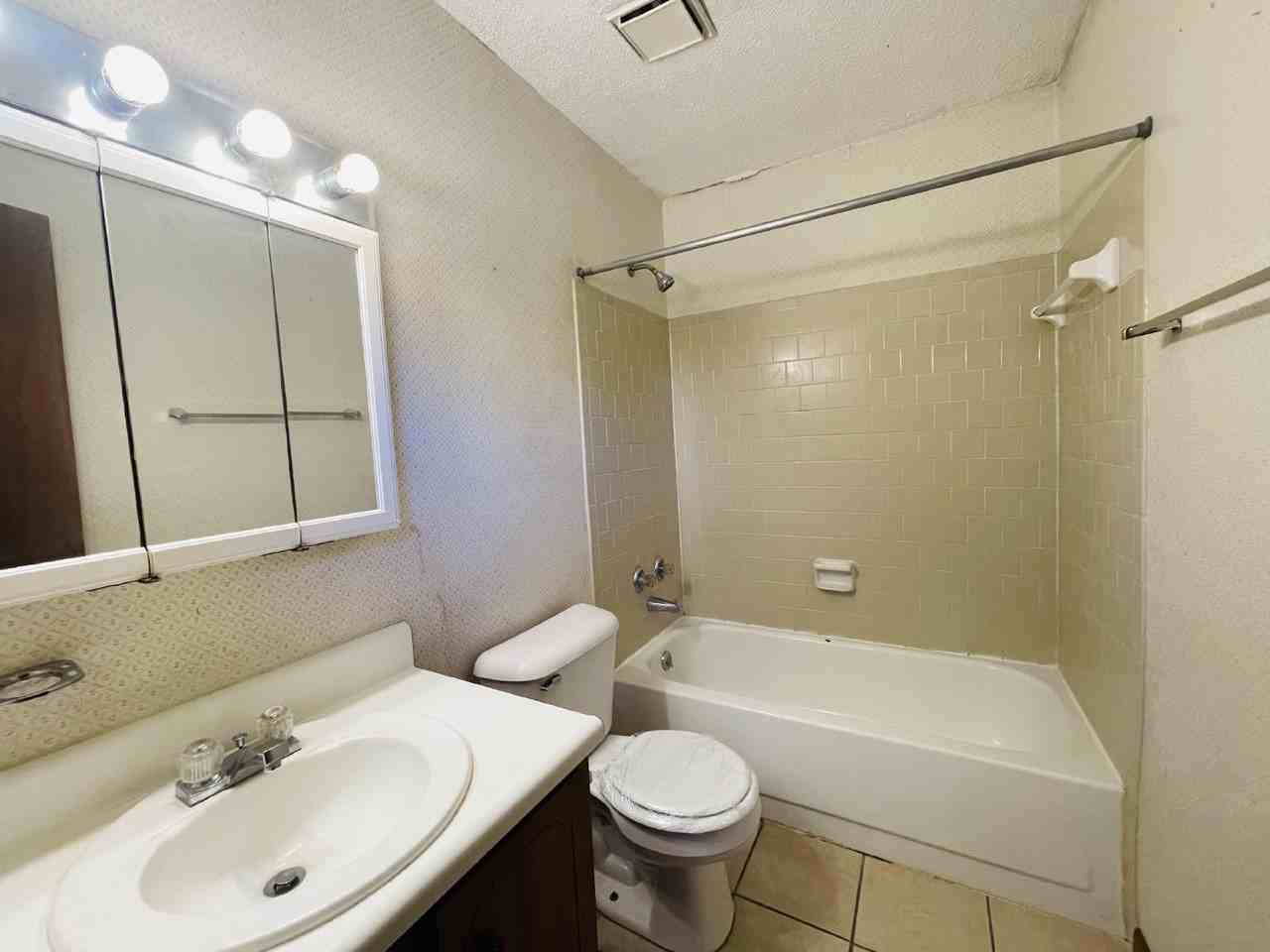 111 Hancock St - Photo 7 of 11