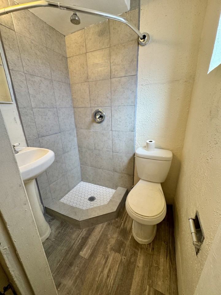 304 Texas St Ne #C - Photo 6 of 10