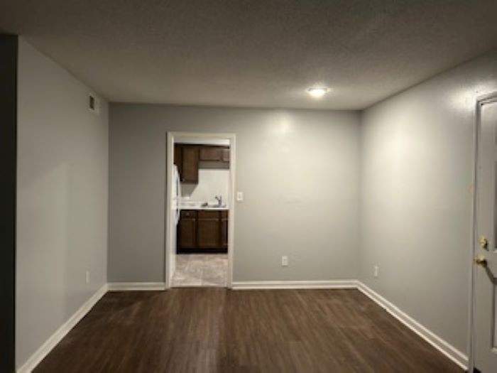 3000 Carriage Ln Apt 8 - Photo 2 of 7