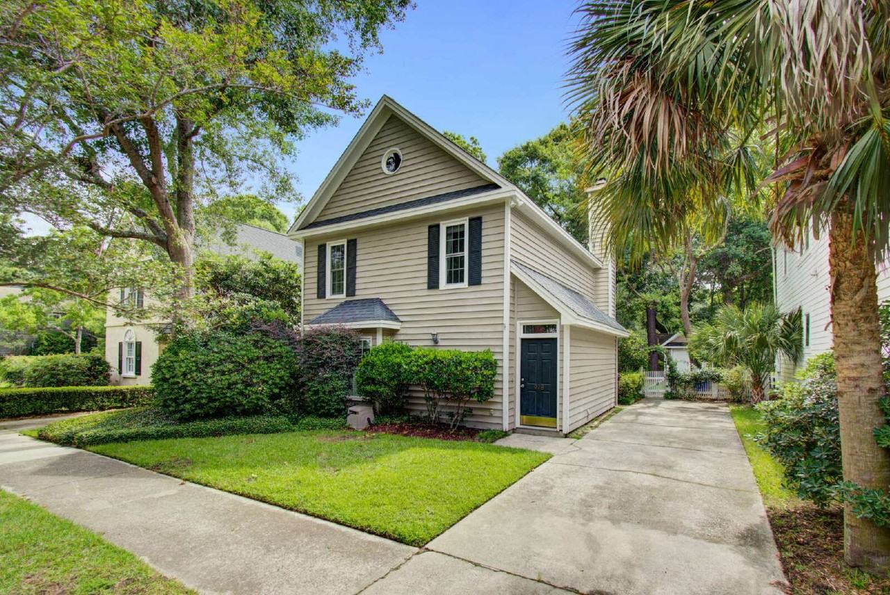 978 Governors Road - Photo 2 of 16