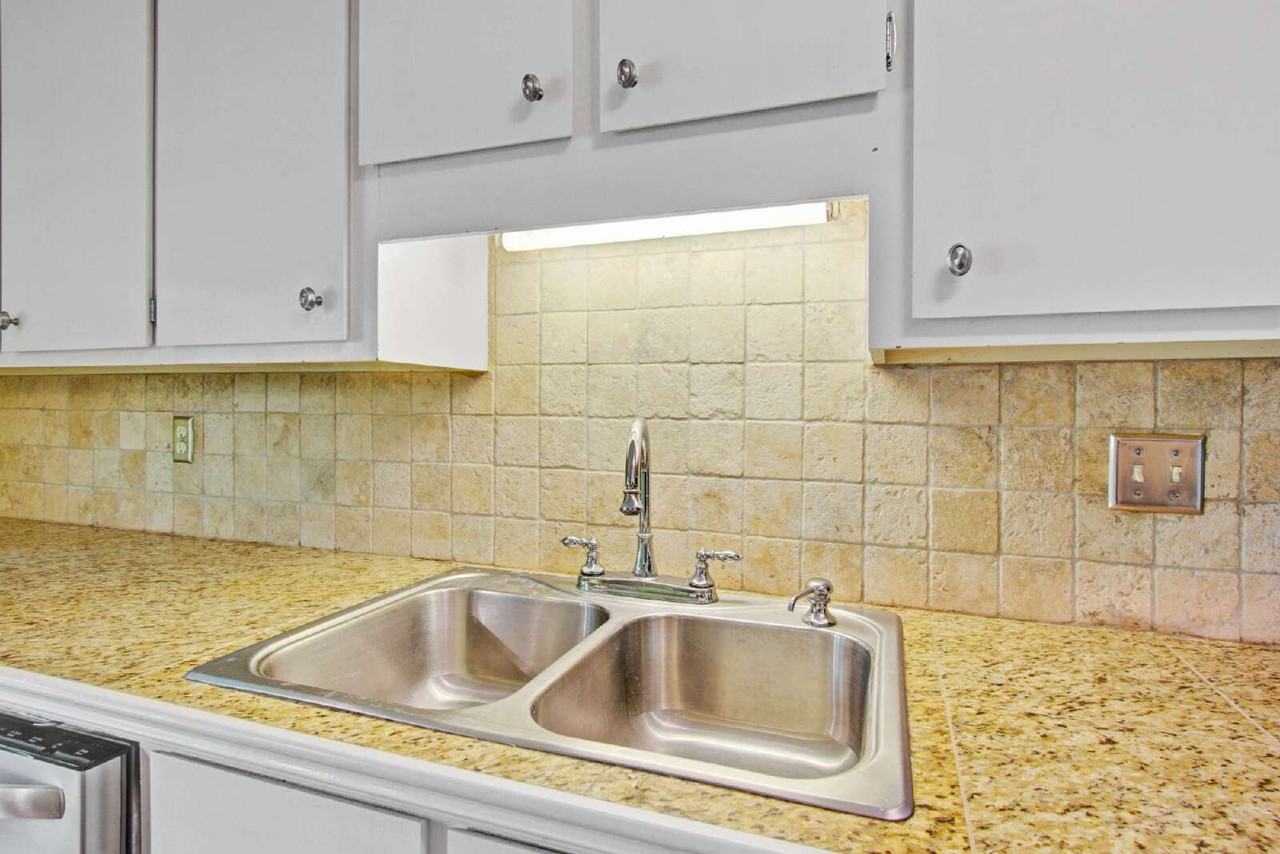 978 Governors Road - Photo 4 of 16