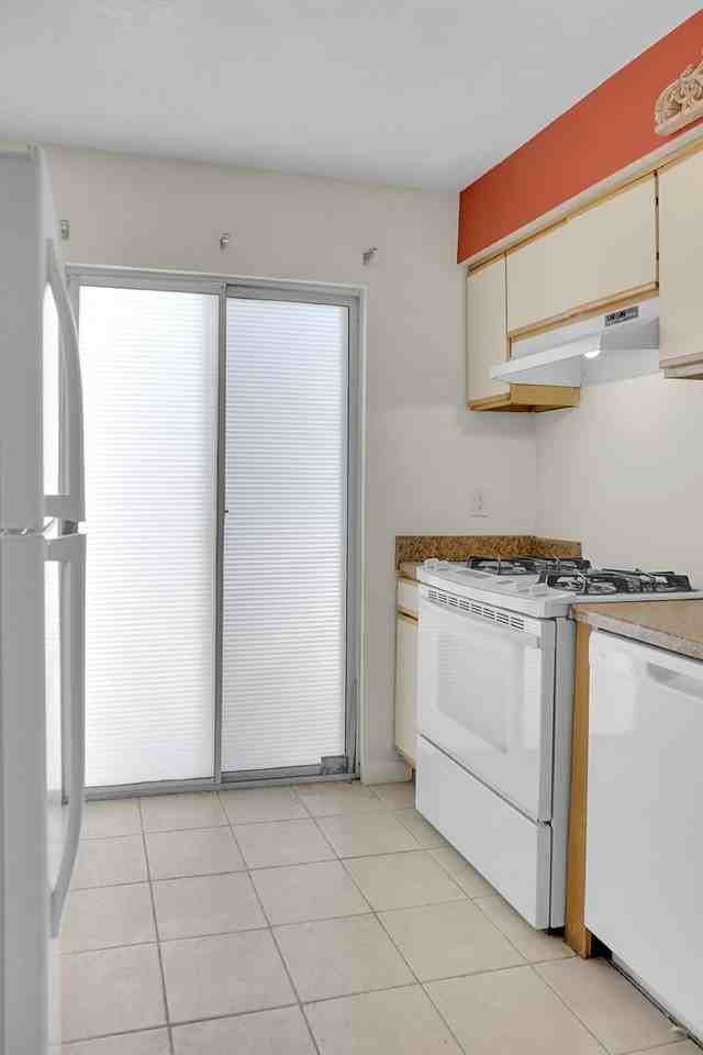 3210 Van Teylingen Dr #B - Photo 7 of 28