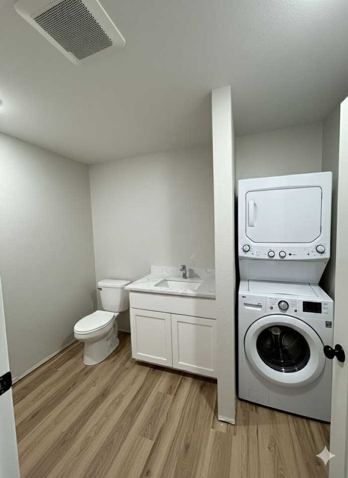 Q4 Rentals - 102 8th Ave SW - Photo 7 of 17