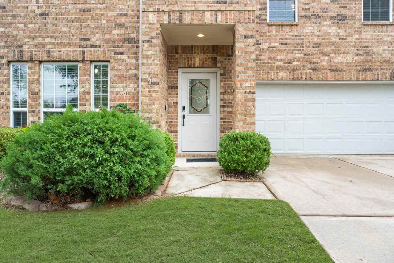 6605 Fallen Breeze Ln - Photo 3 of 28