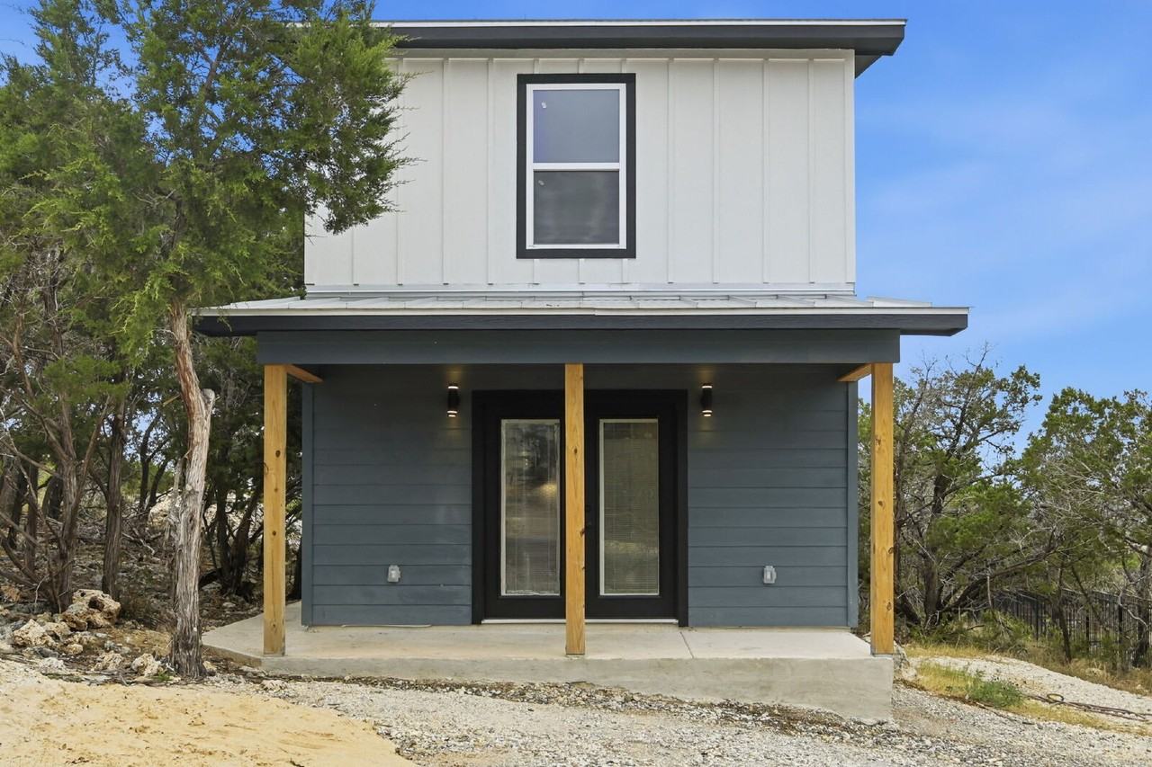 1571 Lakeshore Drive - Photo 3 of 16