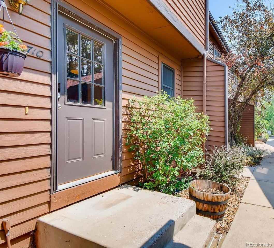 710 Julian Cir - Photo 2 of 41