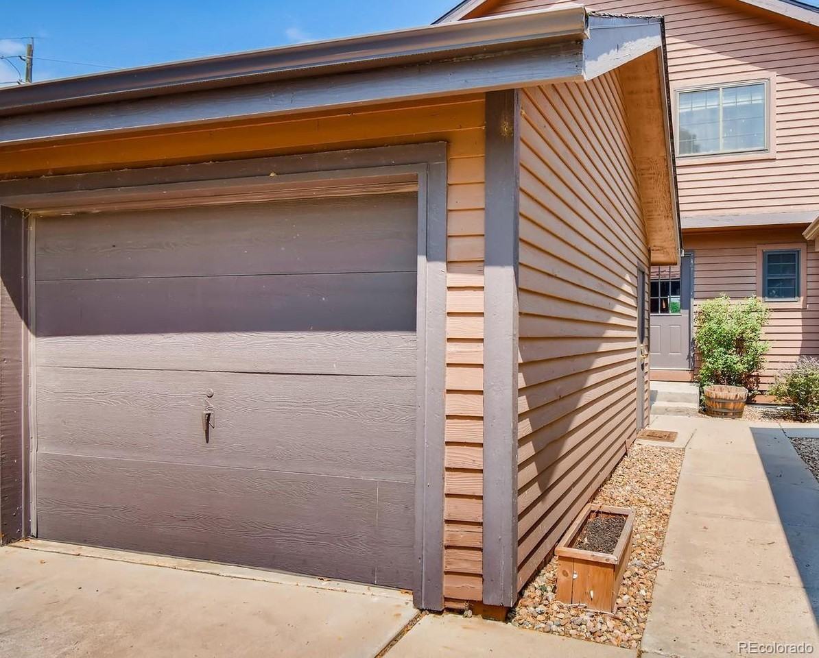 710 Julian Cir - Photo 3 of 41