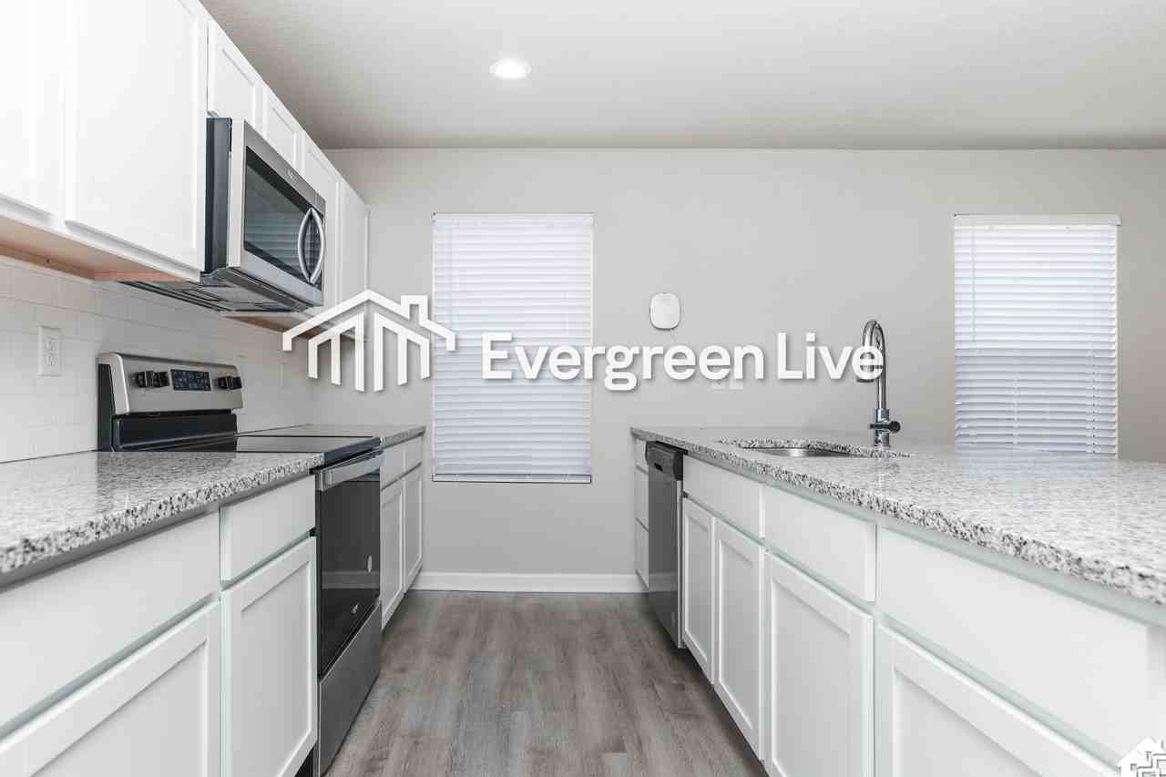 108 E Burlington Dr - Photo 5 of 28