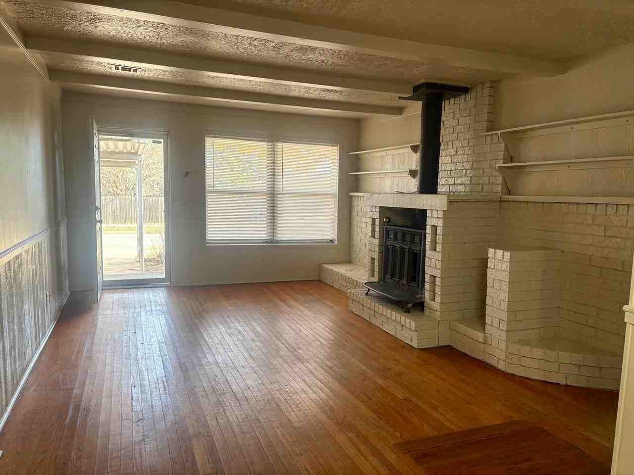 4913 North Independence Avenue - Photo 4 of 17