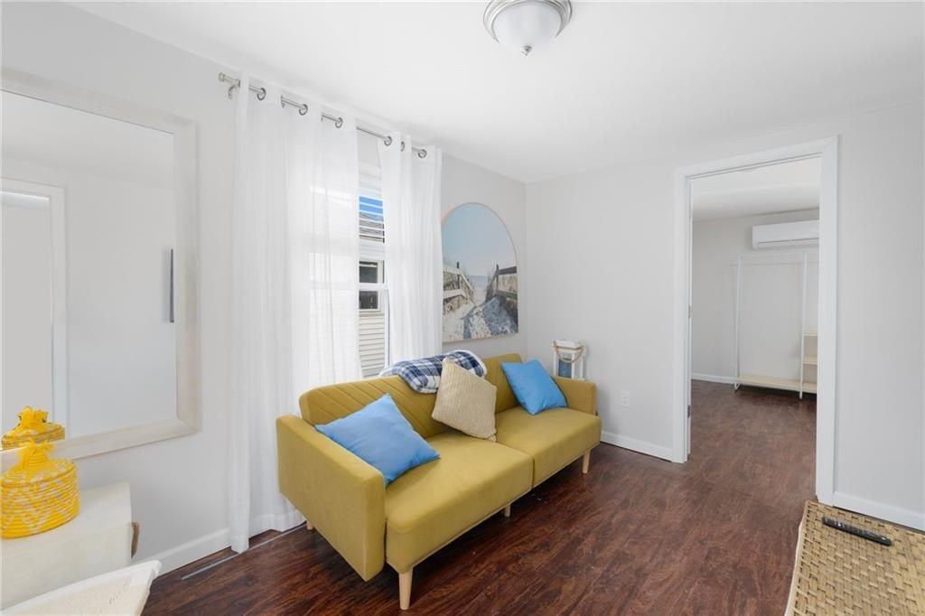 66 Knowlesway - Photo 2 of 25