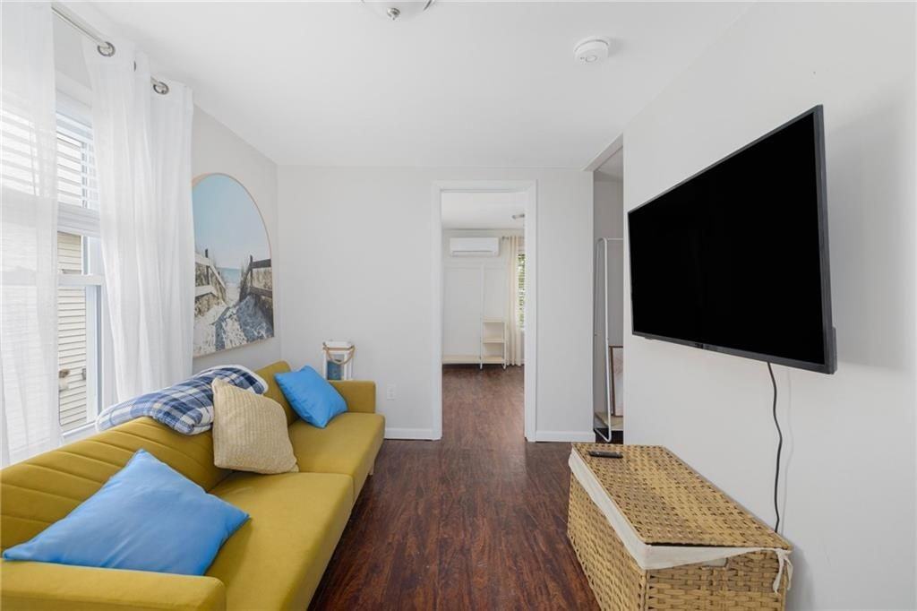 66 Knowlesway - Photo 3 of 25