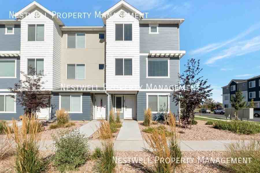 27 North Monitor Row