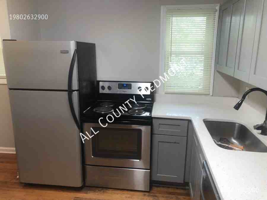 924 Holland Ave - Photo 2 of 6