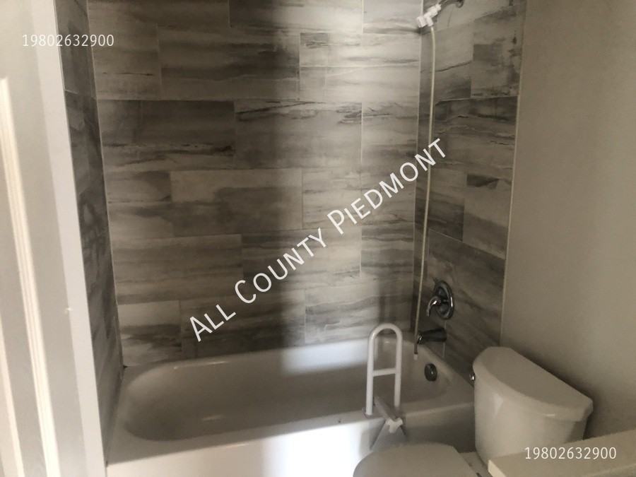 924 Holland Ave - Photo 5 of 6