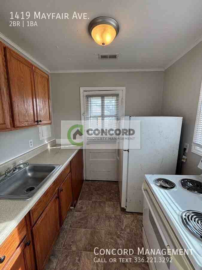 1419 Mayfair Ave - Photo 4 of 8