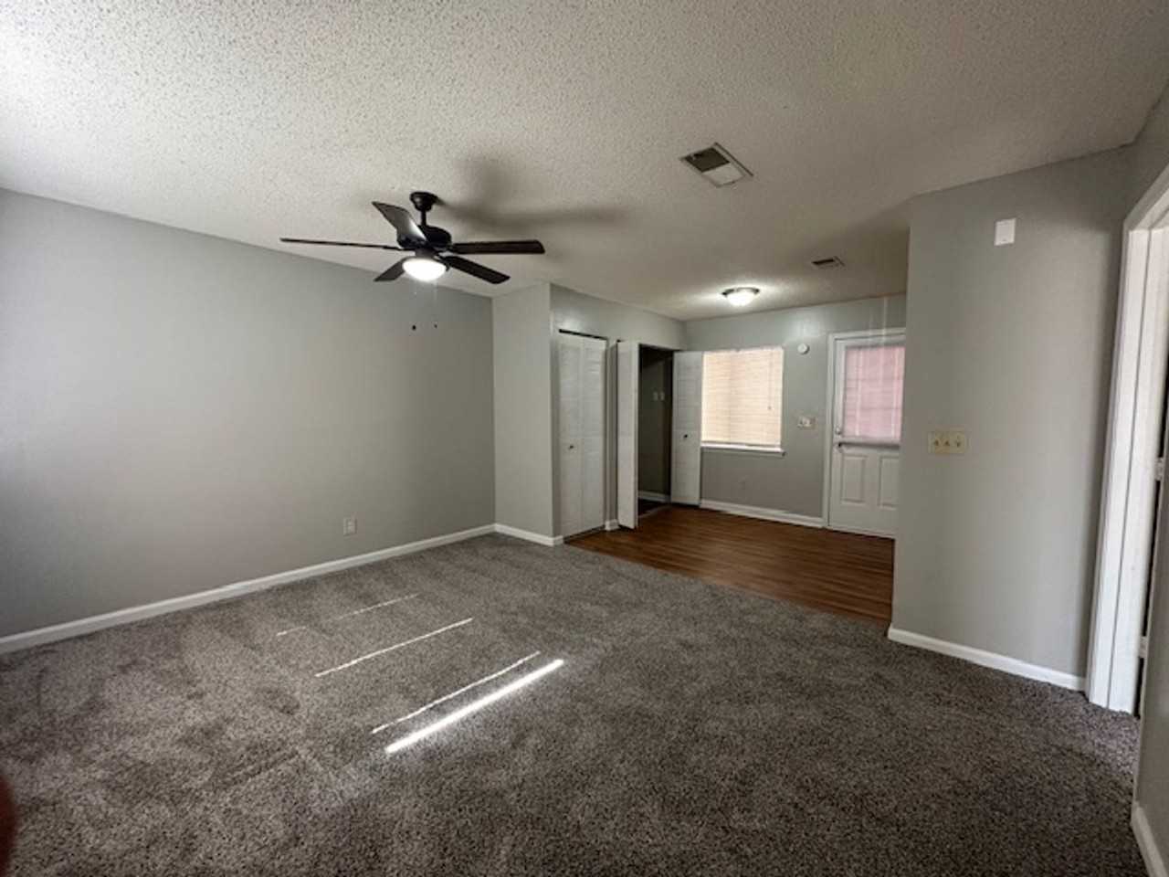 Oakview Townhomes - Photo 4 of 32