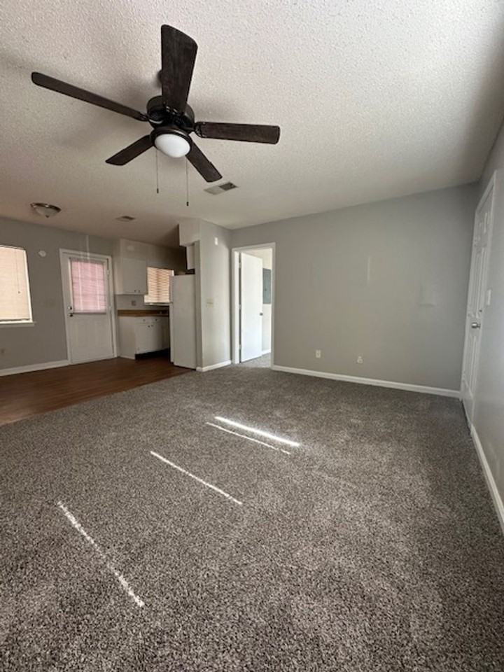 Oakview Townhomes - Photo 5 of 32