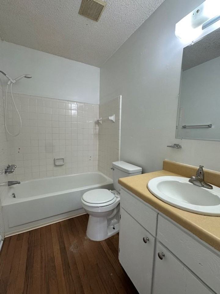 Oakview Townhomes - Photo 6 of 32