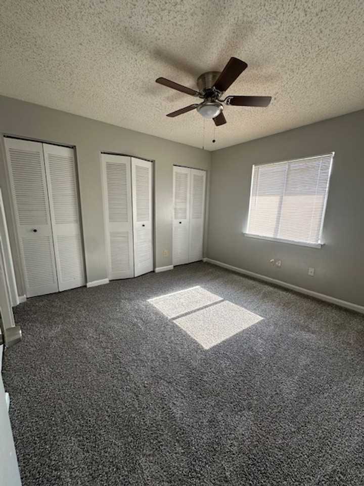 Oakview Townhomes - Photo 7 of 32