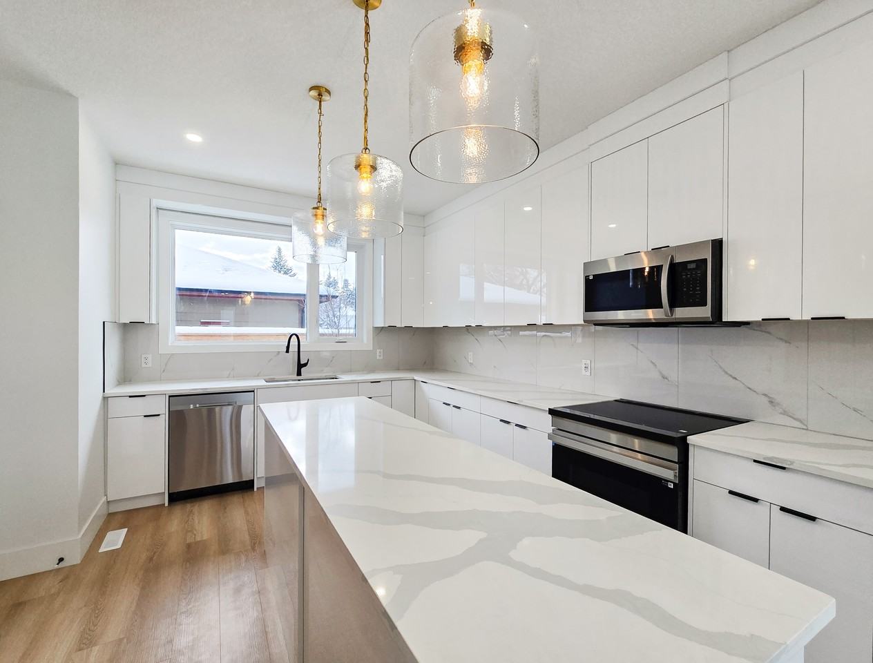 1902 Grand Oaks Drive SW #1902UPPER - Photo 2 of 25