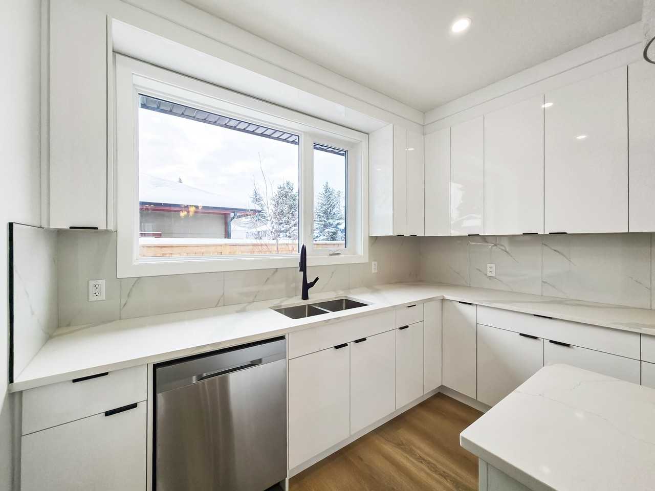 1902 Grand Oaks Drive SW #1902UPPER - Photo 3 of 25