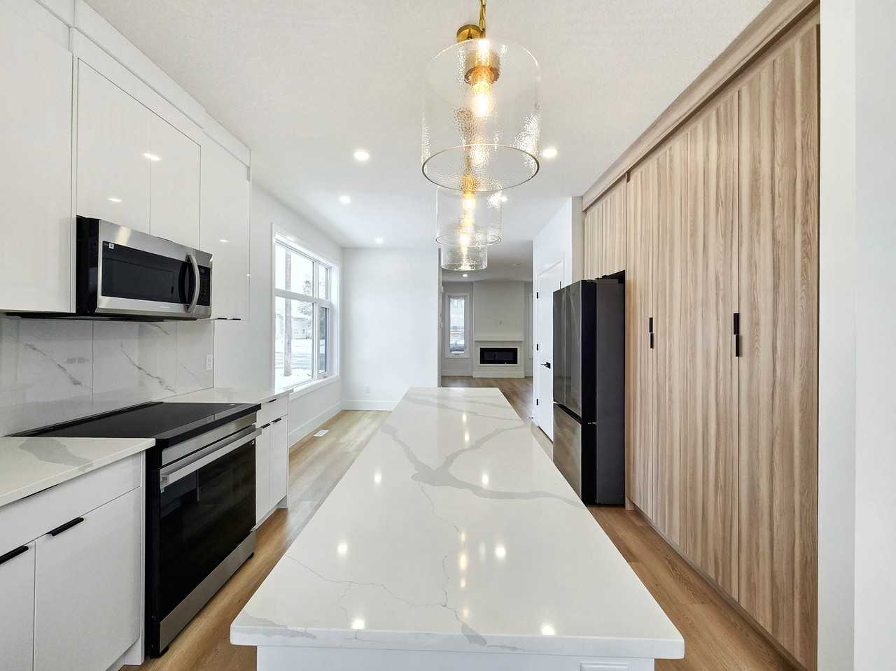 1902 Grand Oaks Drive SW #1902UPPER - Photo 4 of 25