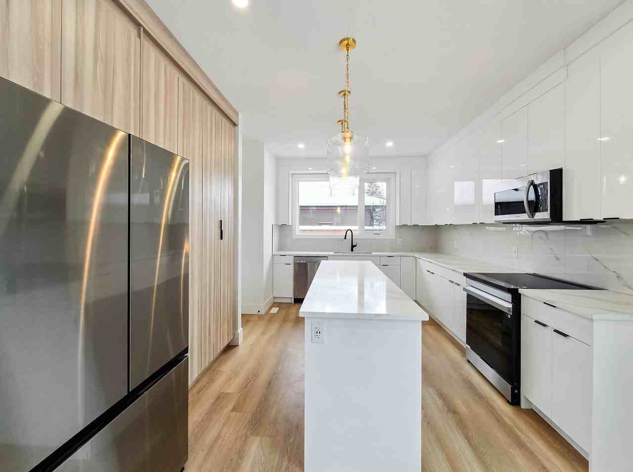 1902 Grand Oaks Drive SW #1902UPPER - Photo 5 of 25