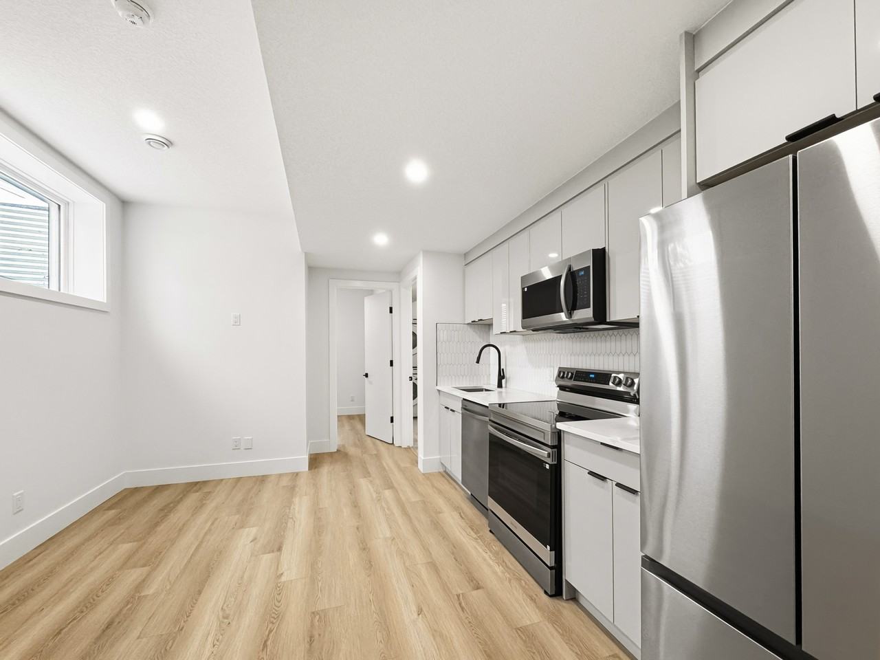 17 4125Ravenue Southwest #4125RLOWER - Photo 2 of 12