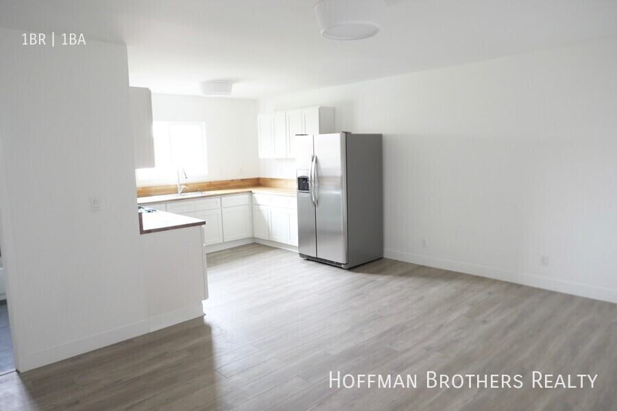 925 West 41st Drive #A - Photo 2 of 7