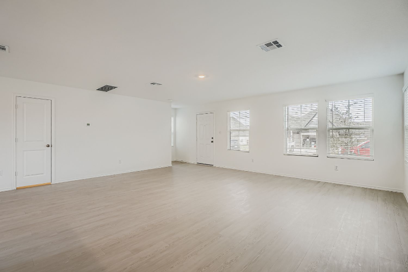 349 Keefer - Photo 4 of 17