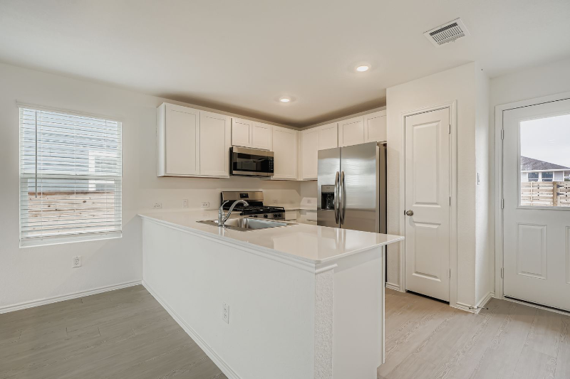 349 Keefer - Photo 5 of 17