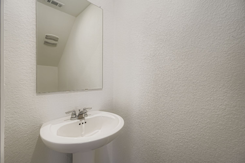 349 Keefer - Photo 7 of 17