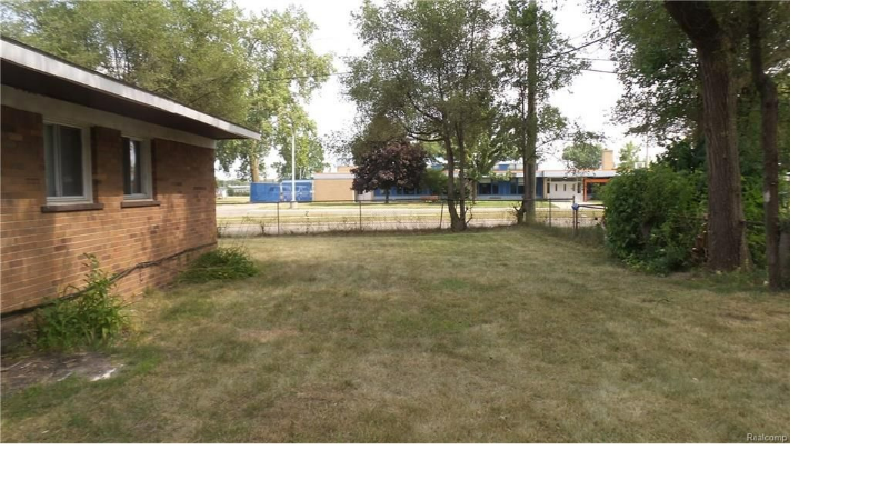 21901 Sloman Street - Photo 2 of 15