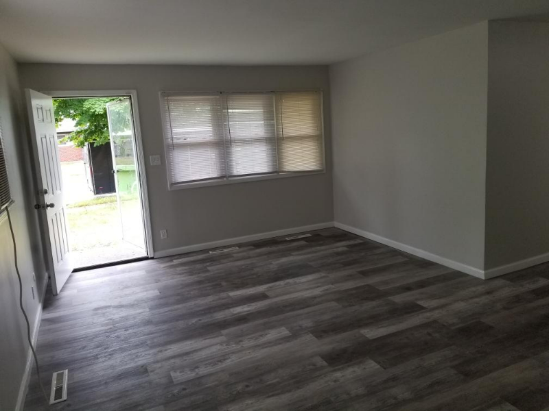 21901 Sloman Street - Photo 6 of 15