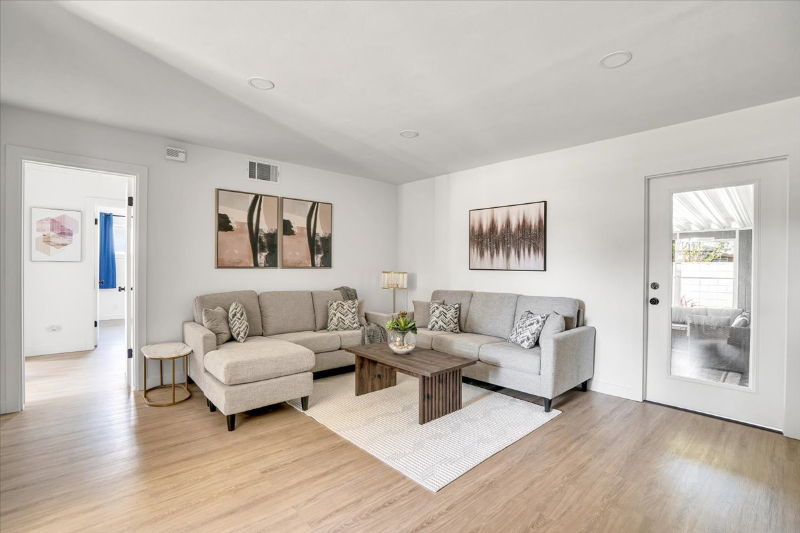1007 N Mohawk Ave - Photo 3 of 19
