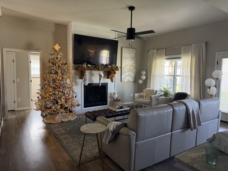 1469 N Lyon Ave - Photo 4 of 25