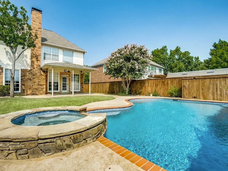 4010 Crestwood Drive - Photo 2 of 20