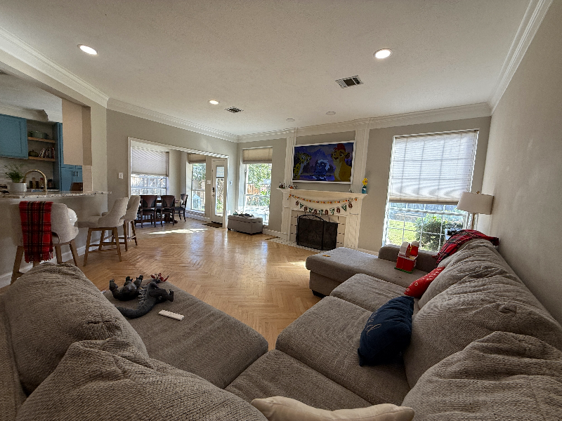 4010 Crestwood Drive - Photo 3 of 20