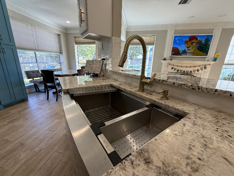 4010 Crestwood Drive - Photo 6 of 20